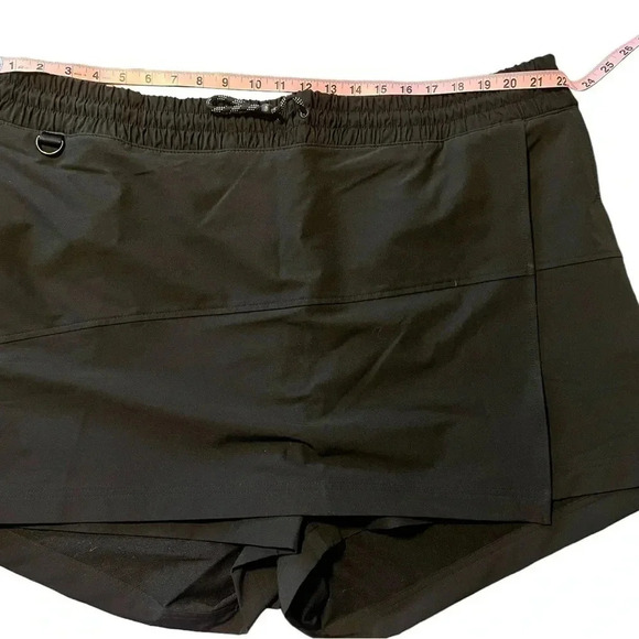 Old Navy High-Waisted StretchTech Water-Repellent WrapSkort for Women plus size - Picture 3 of 8